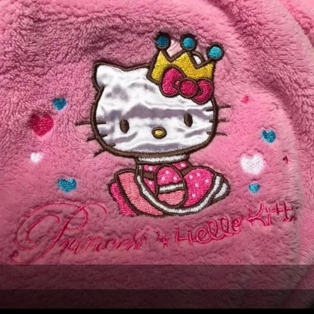 Hello Kitty Princess Robe - Picture 3 of 12